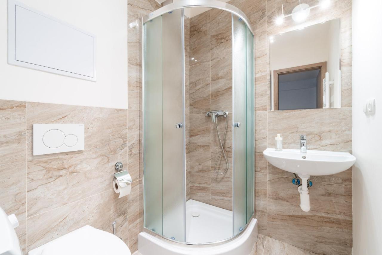 Brand New Studio Apartment #51 With Free Secure Parking In The Center Прага Екстериор снимка