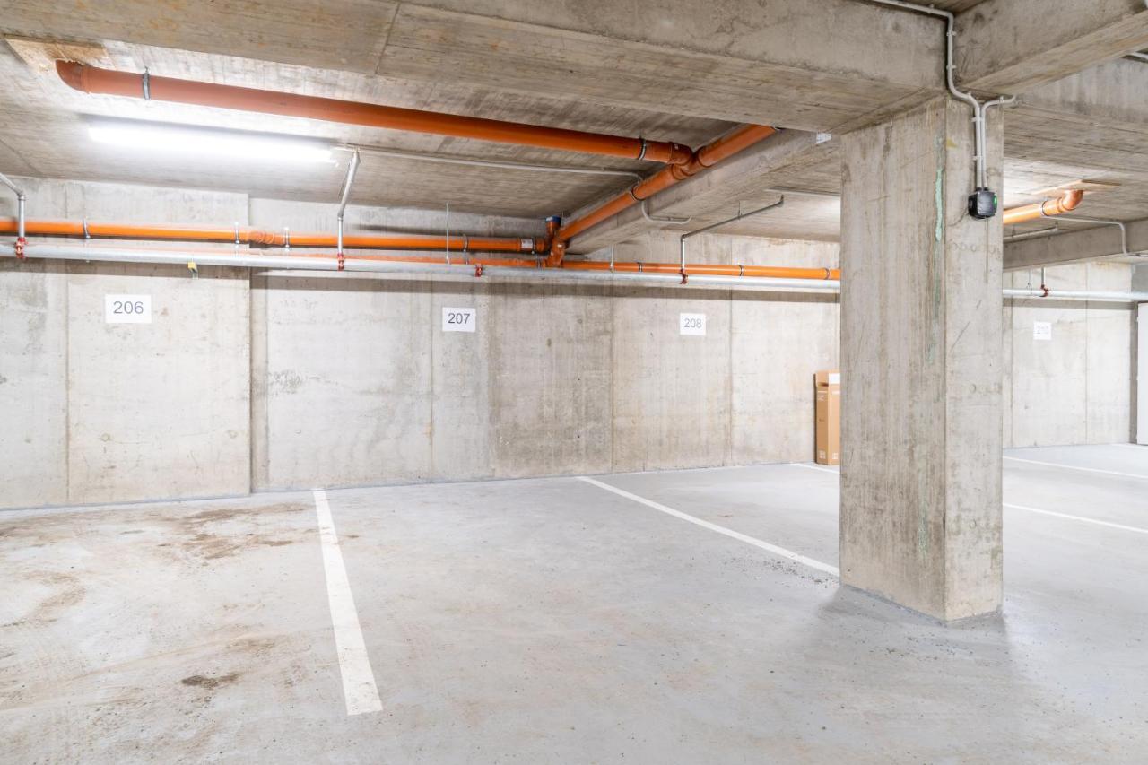 Brand New Studio Apartment #51 With Free Secure Parking In The Center Прага Екстериор снимка